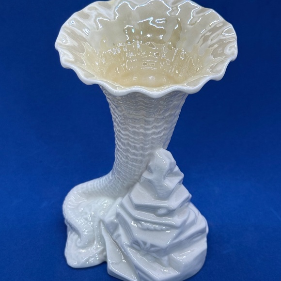 Vintage Belleek Cornucopia Rock Spill Vase Green 6th Mark 1965-1980 - Picture 4 of 7